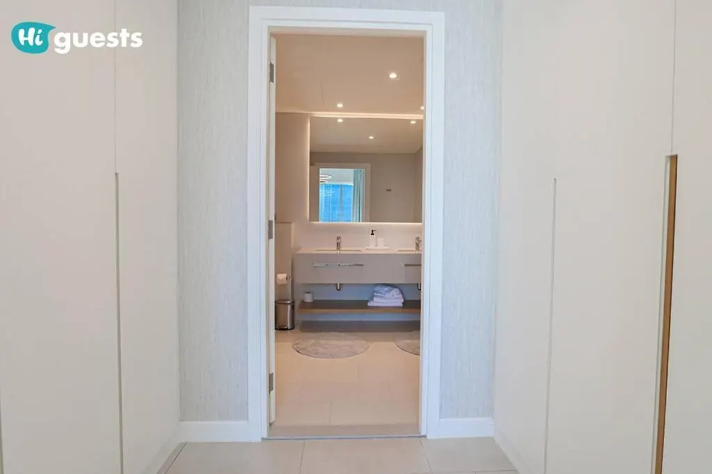 Higuests - Beachside Oasis Stylish 2Br Apartment In La Vie Dubai
