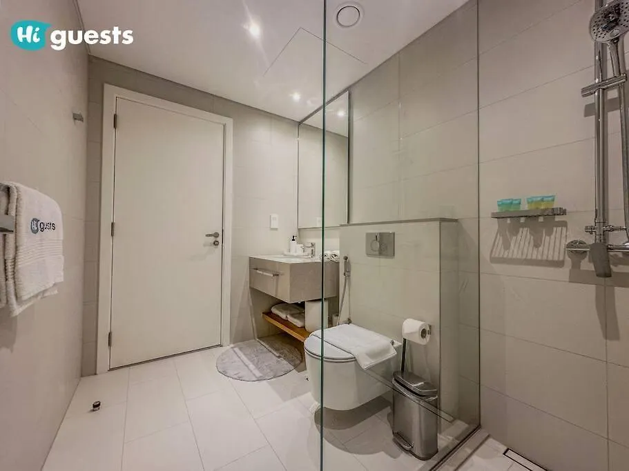 Higuests - Beachside Oasis Stylish 2Br Apartment In La Vie Dubai